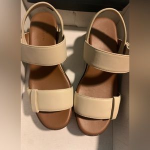 Platform sandals